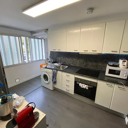 Cerca Del Centro De Barcelona, Barceloneta, Aeropuerto Y Fira Homestay *